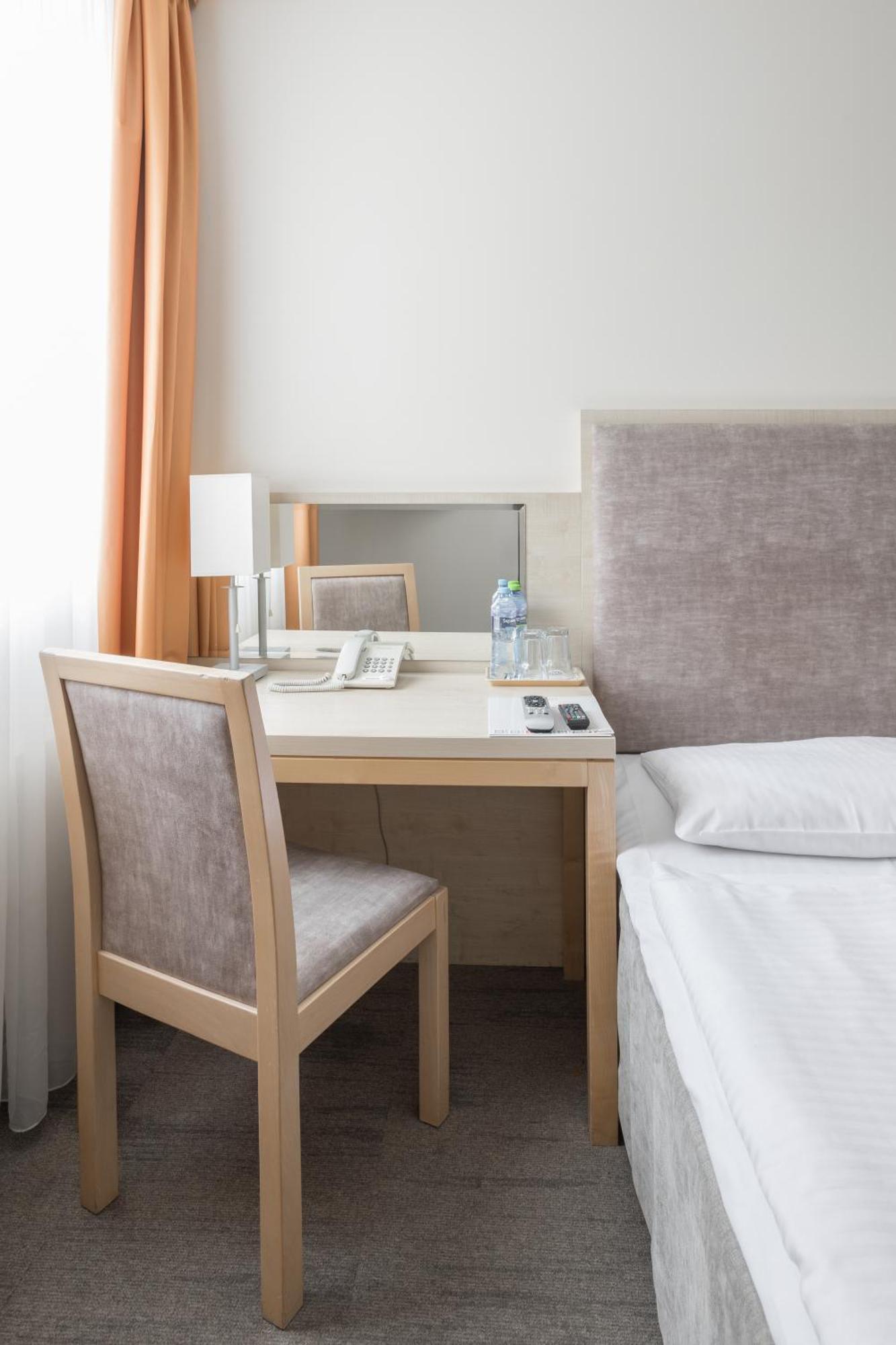 Hotel Orange Przeźmierowo Eksteriør billede
