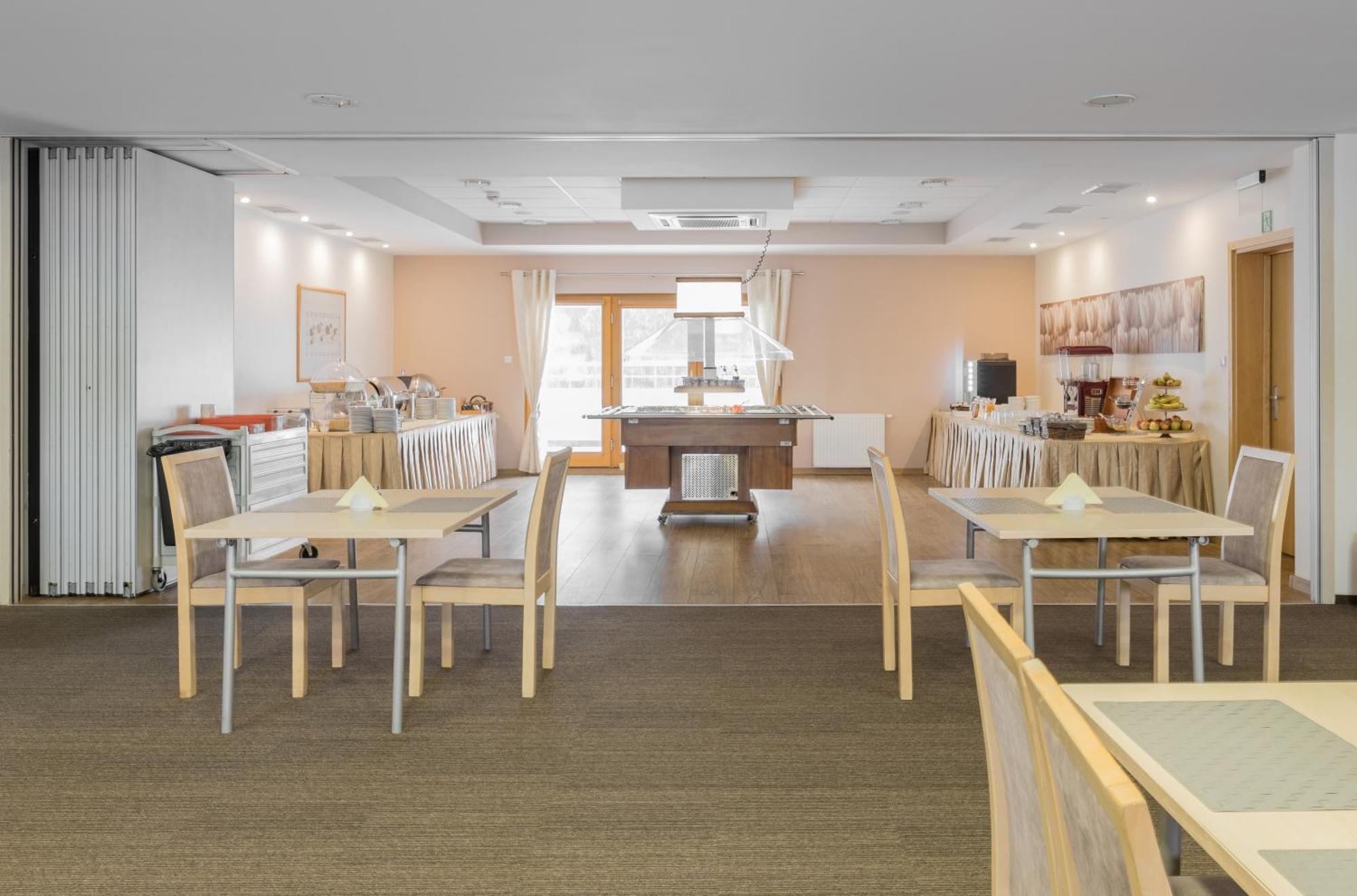 Hotel Orange Przeźmierowo Eksteriør billede